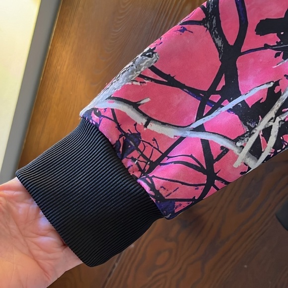 Muddy Girl Moonshine hooded pink, black and navy camo jacket. Size Large - Picture 5 of 9